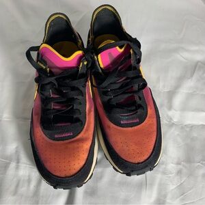 Nike Women’s Waffle One in Active Fuchsia/University Gold/Black Size 8